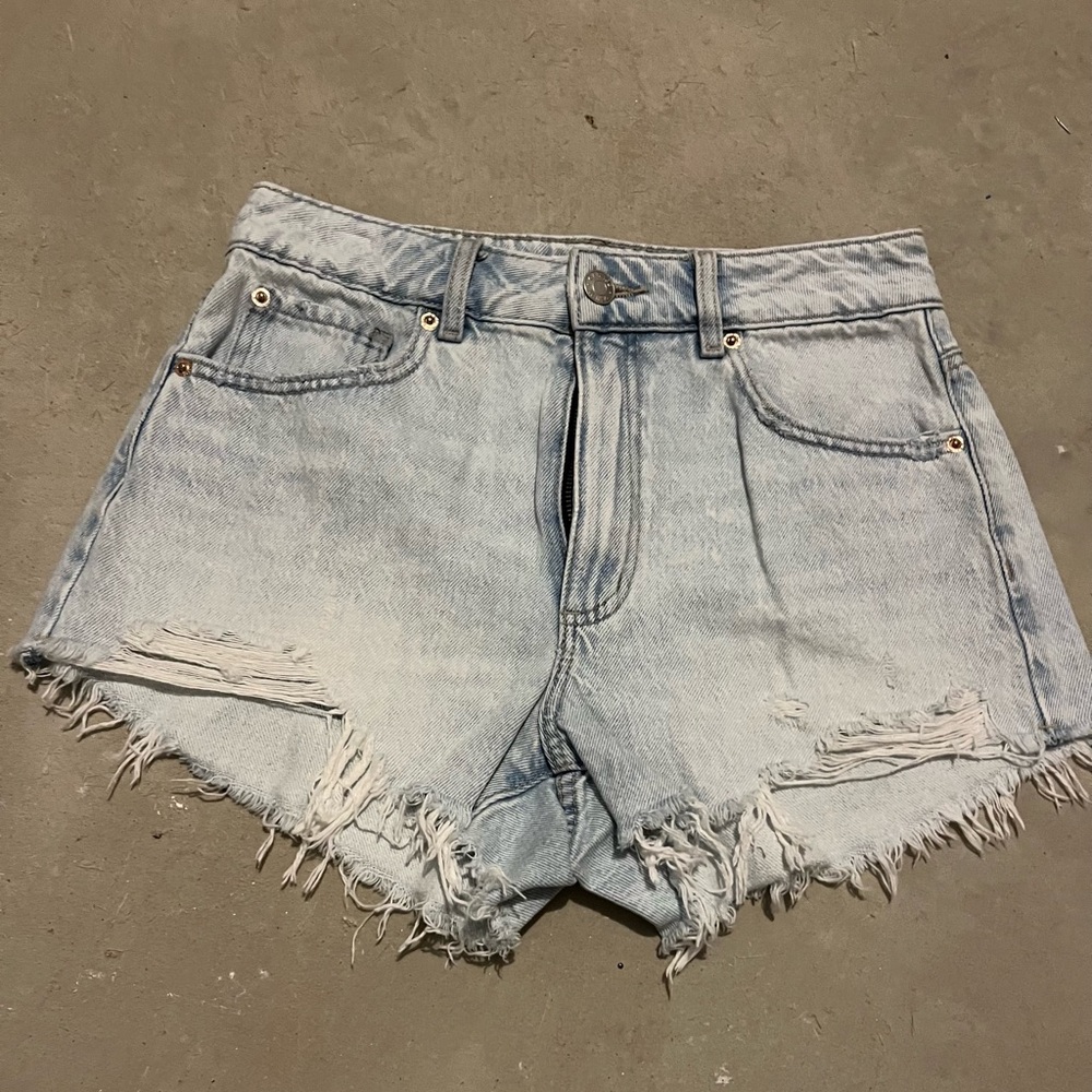 Garage Light Wash Frayed Hem Jean Shorts